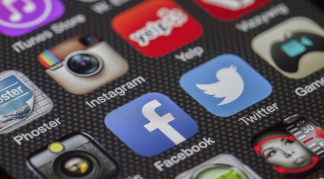 Social listening e vaccini: l’Italia ha sperimentato il monitoraggio, ma manca una rete pubblica stabile